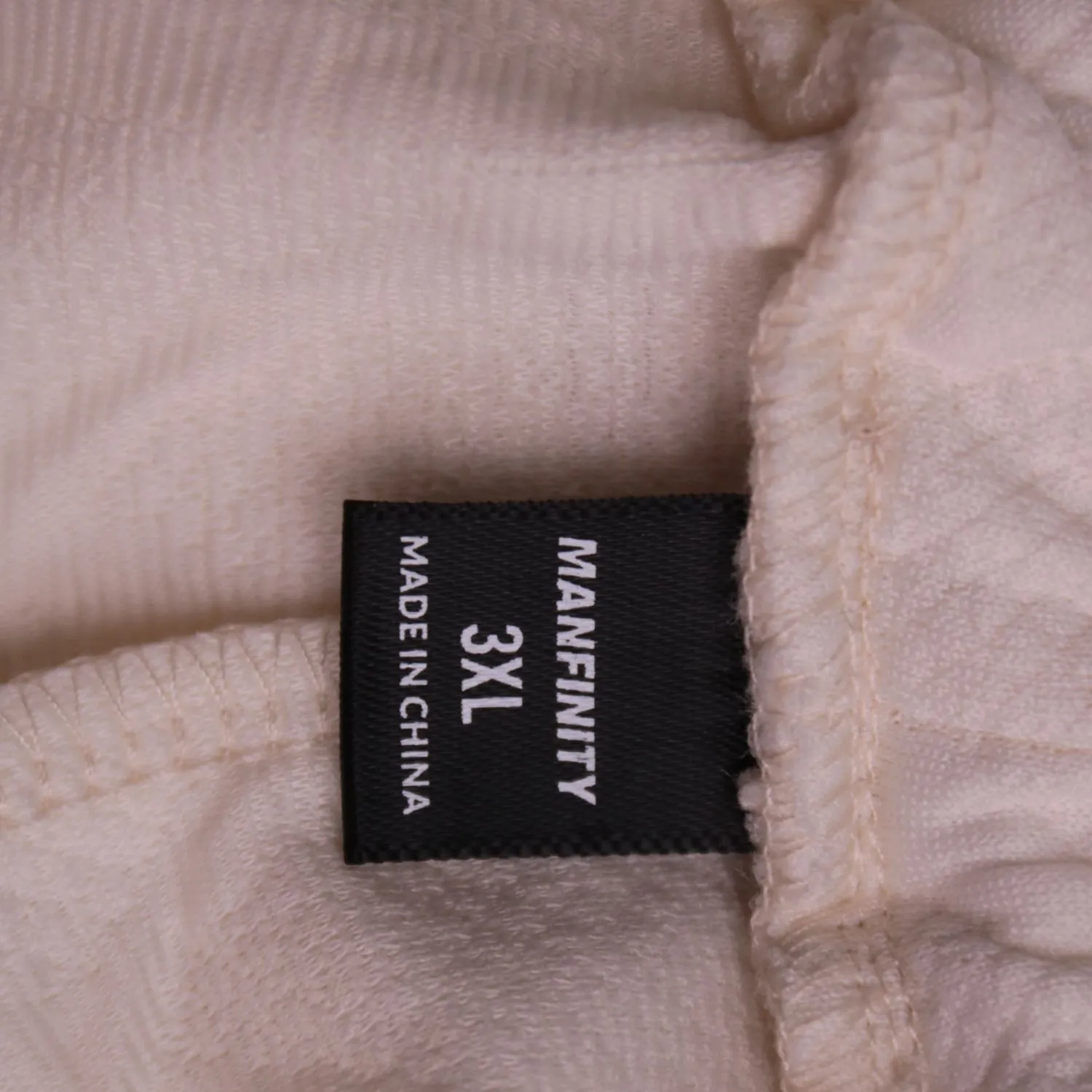 Белые мужские шорты с фактурным узором, размер 60 (3XL)